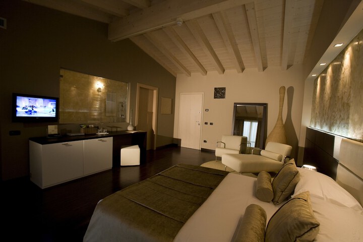 Room 8 of 39