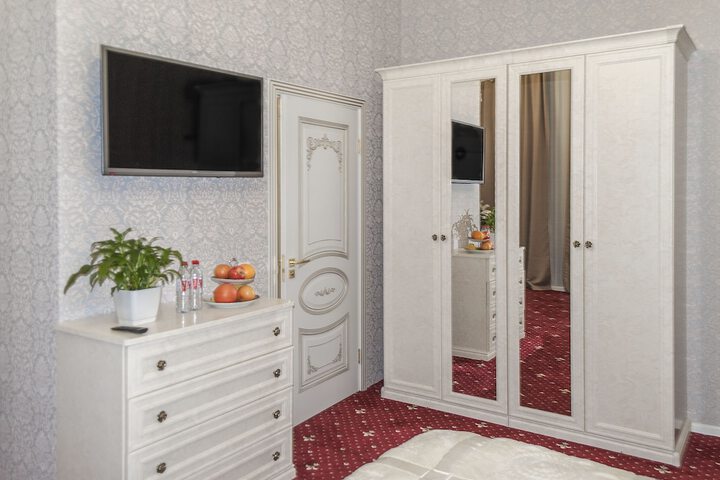 Room 13 of 48