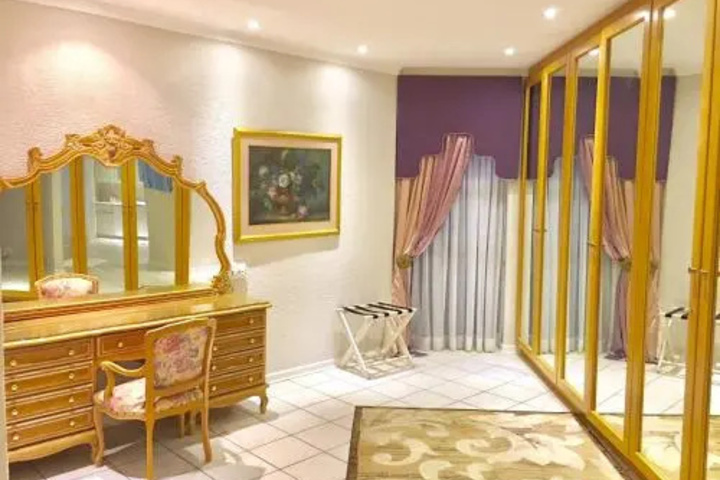 Room 18 of 36