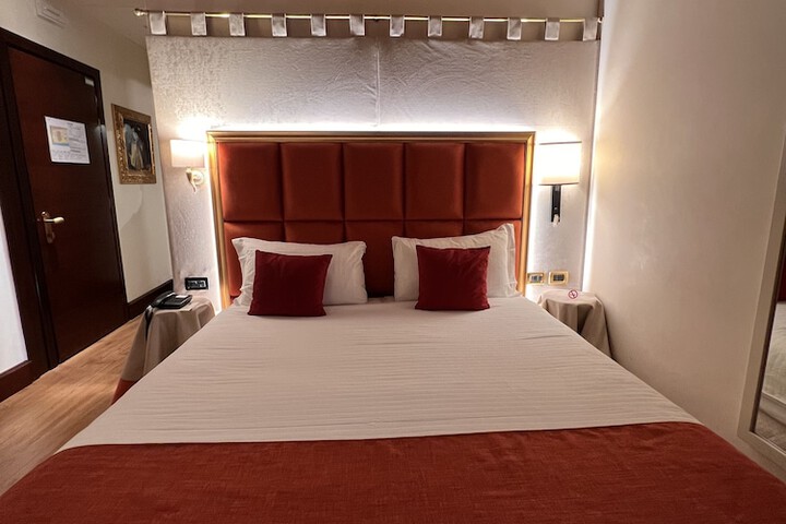 Room 119 of 290