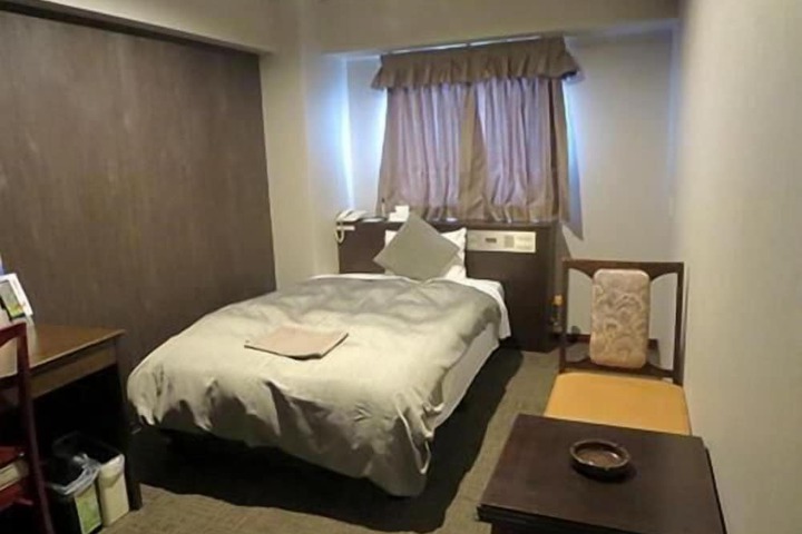 Room 7 of 33