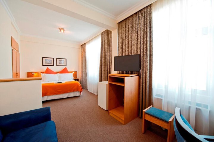 Room 10 of 25