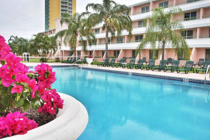 Hotel Pool