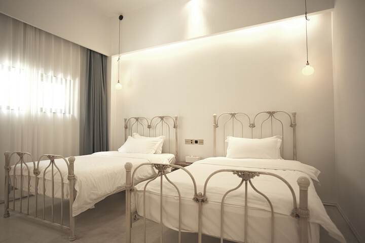 Room 2 of 58