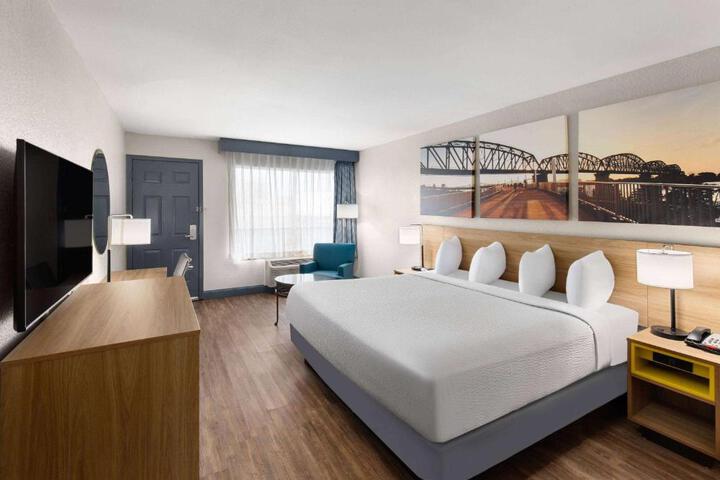 2 Queen Beds (3 of 3)
