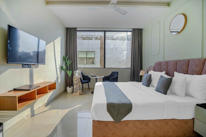 Room 12 of 43