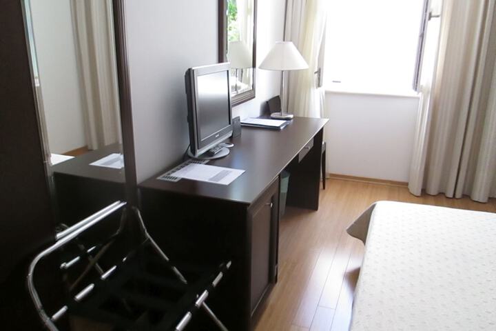 Room 12 of 144