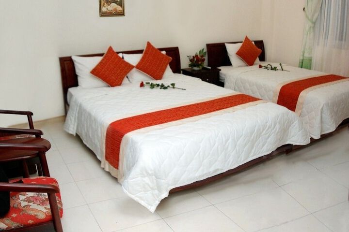 Room 3 of 32