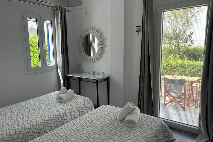 Room 44 of 165