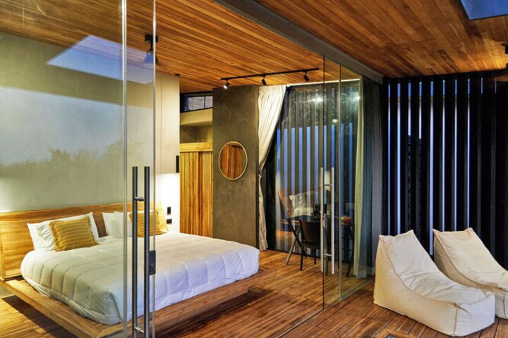 Room 42 of 294