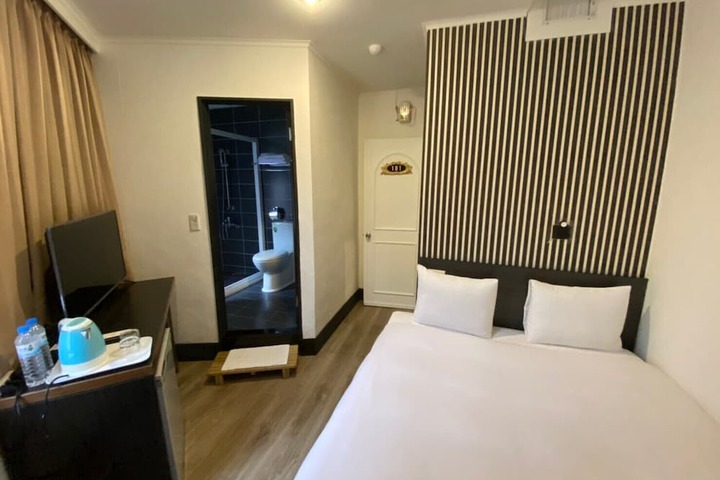 Room 5 of 17