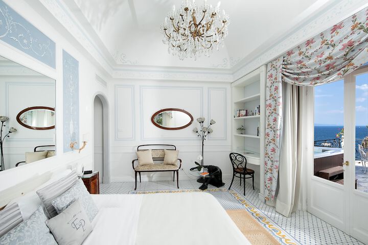 Room 32 of 61
