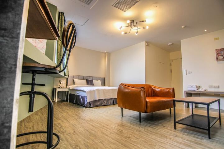 Room 10 of 48