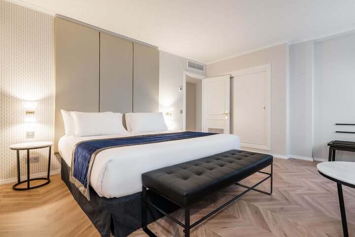 Room 32 of 84