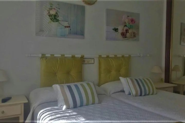 Room 6 of 11