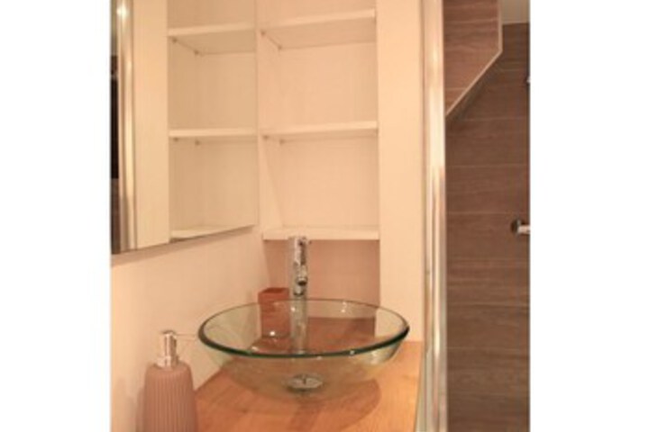 Room 10 of 38
