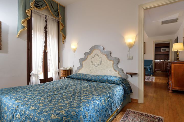 Room 8 of 30