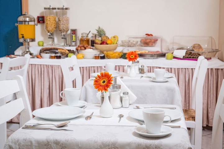 Breakfast/Coffee Service 84 of 103