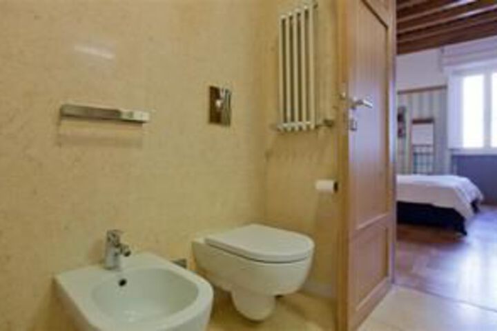 Room 4 of 20