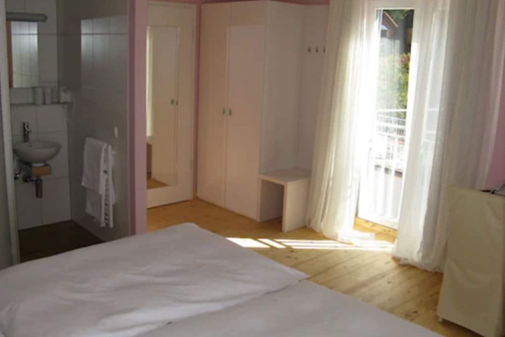 Room 6 of 15