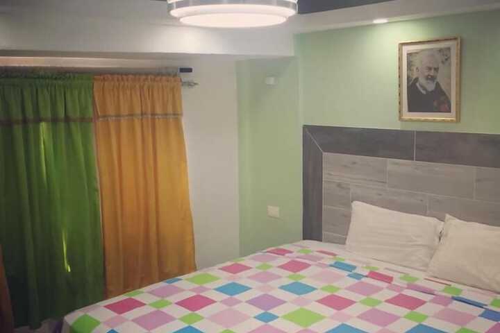 Room 21 of 76