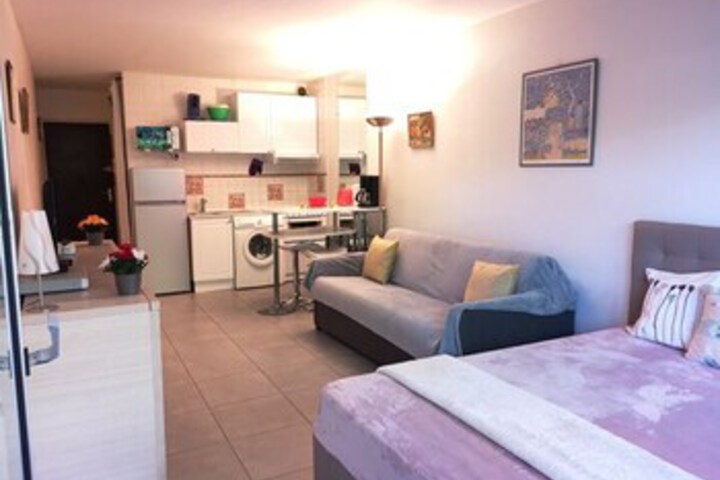 Room 10 of 12
