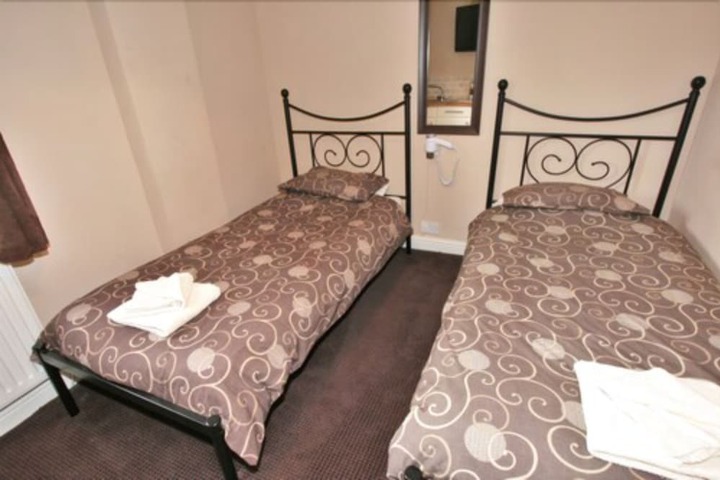 Room 15 of 28