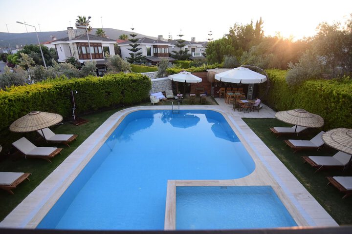 Pool 26 of 38
