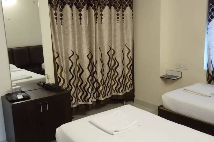 Room 8 of 11