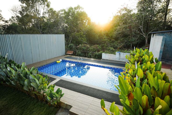 Pool 14 of 27