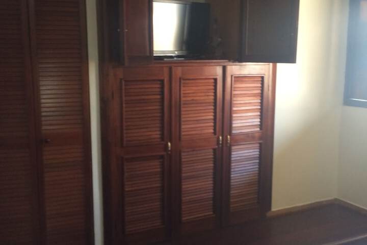 Room 4 of 17
