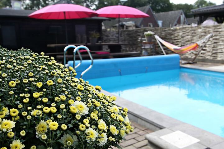 Pool 14 of 25