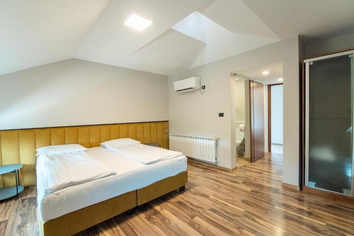 Room 7 of 26