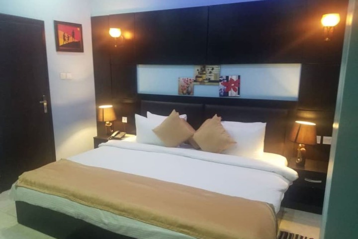 Room 5 of 17