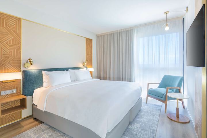 Room 10 of 79