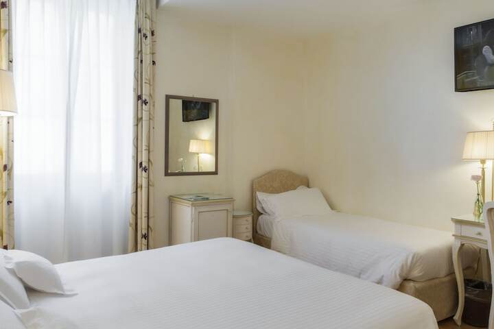 Room 21 of 136