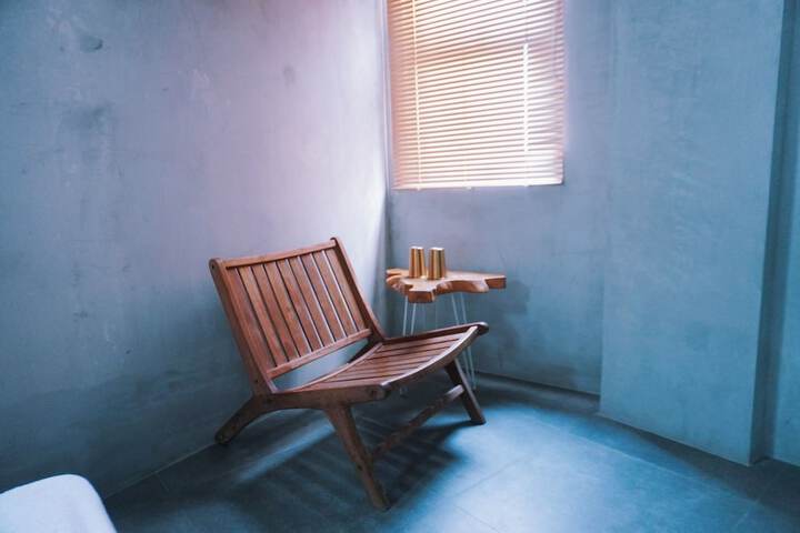 Room 11 of 28