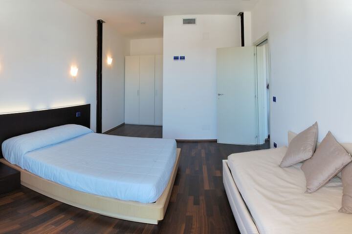 Room 16 of 75