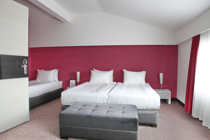 Room 34 of 267