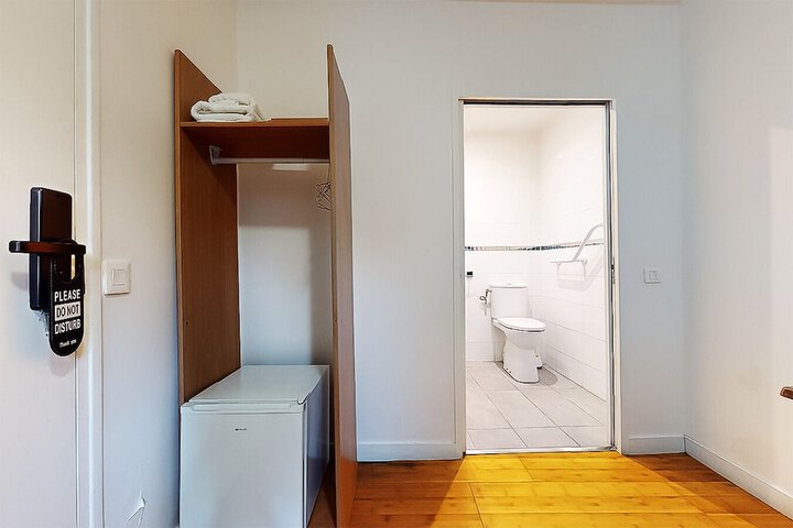 Room 33 of 55