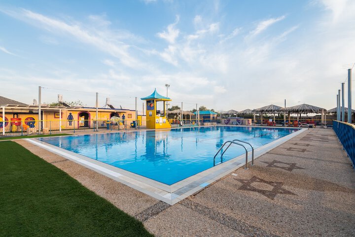 Pool 76 of 99