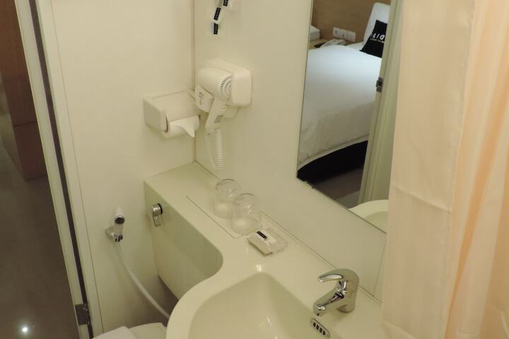 Room 18 of 28