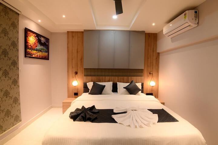 Room 2 of 8