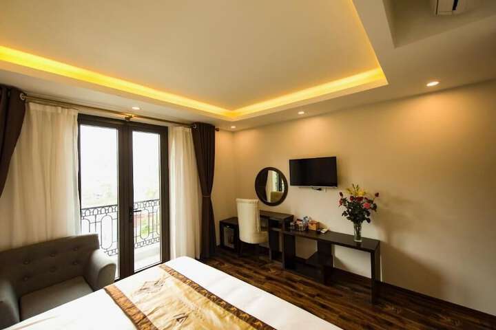 Room 4 of 52