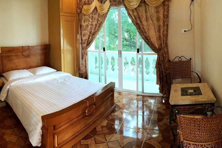 Room 4 of 33