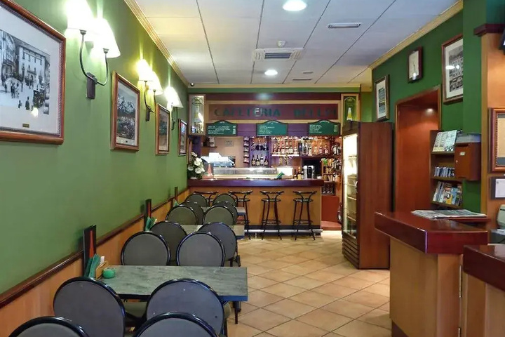 Dining 11 of 14