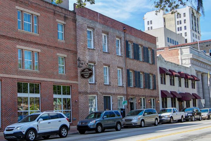 Hotel Exterior 18 of 21