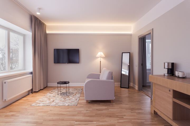 Room 33 of 80