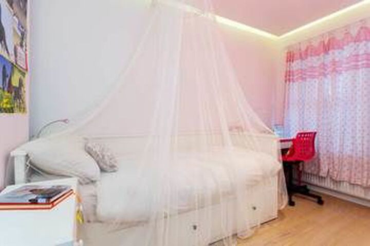Room 4 of 13