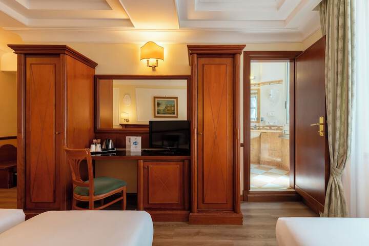 Room 36 of 103